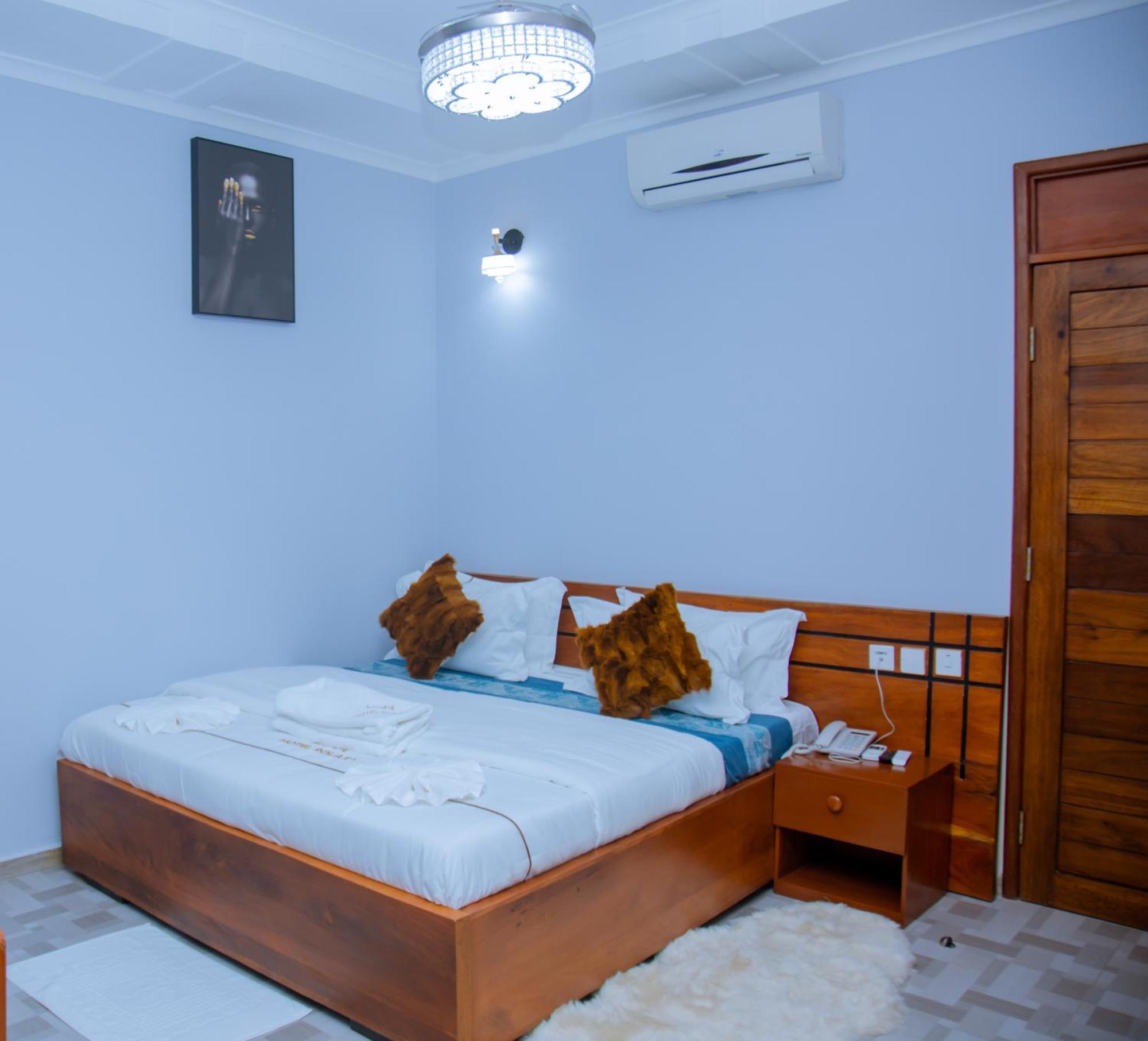 Hotel Rolax Dar es Salaam Exterior photo